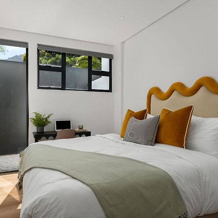 Hotel Neighbourgood 1St Crescent Camps Bay Kapstadt Exterior foto
